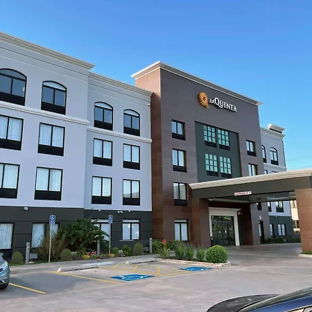 La Quinta Inn & Suites By Wyndham Tulsa Midtown-3