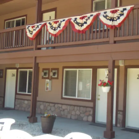 Vintage Lakeside Inn-2