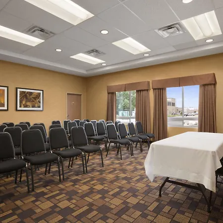 Days Inn & Suites By Wyndham Winnipeg Airport Manitoba-2