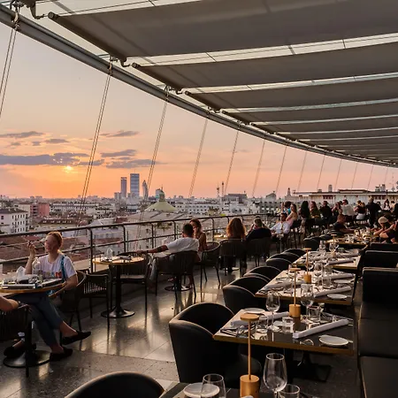 Hotel The Square Milano Duomo - Preferred Hotels & Resorts-2