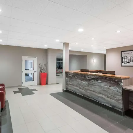 Super 8 by Wyndham Mont Laurier-3