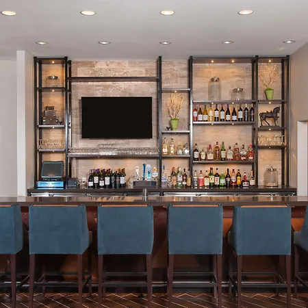 Hilton Garden Inn Burbank Los Angeles-3
