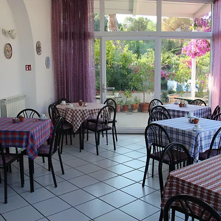 Hotel Villa Cecilia-3