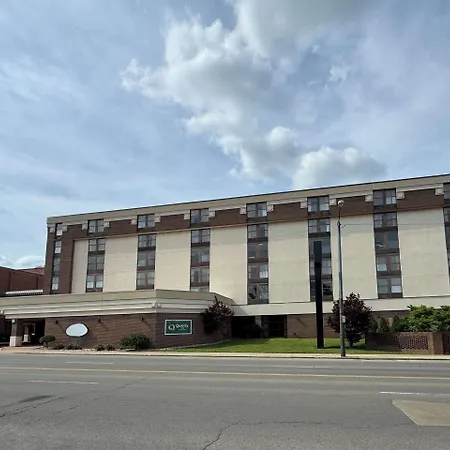 Quality Inn & Suites Downtown Mansfield-3