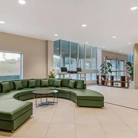 Clarion Lakeside Inn & Conference Centre-2