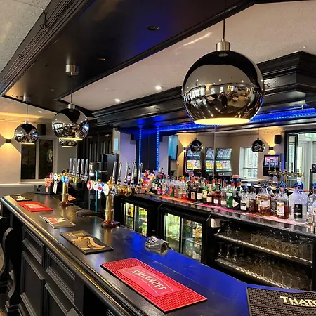 Royal Hotel, Bar & Grill-3