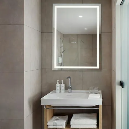 Courtyard By Marriott Pilsen-3