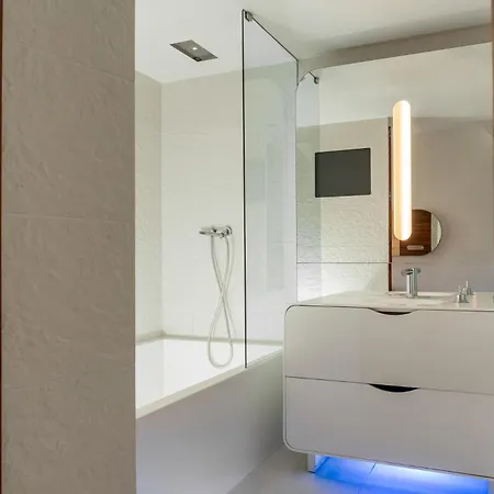 I-Suite Hotel-3