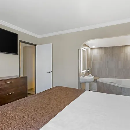 Best Western Innsuites Tucson Foothills Hotel & Suites-3