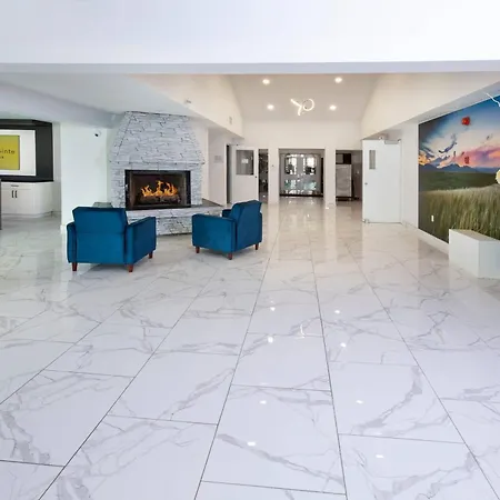 Clarion Pointe-3
