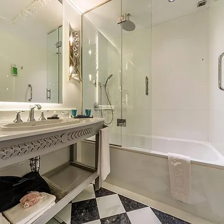 Wyndham Grand Istanbul Kalamis Marina Hotel-3