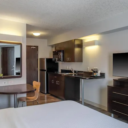 Motel 6 Airdrie-3