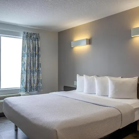 Motel 6 Airdrie-2