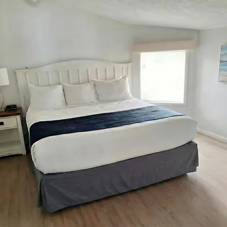 Pointes North Beachfront Hotel - 2 Person Spa Tub Studios-2