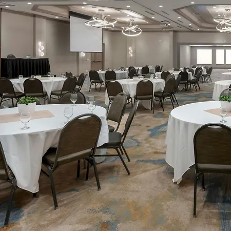 Oshkosh Marriott Waterfront Hotel & Convention Center-3