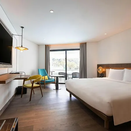 Le Meridien Phuket Beach Resort-2