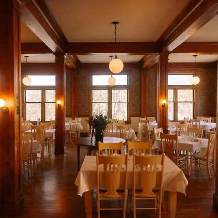 Terrace Inn And 1911 Restaurant-3