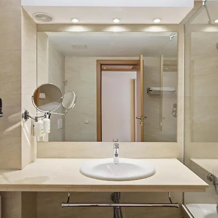 B&B HOTEL Tarragona Valls-3