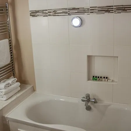 Holly Tree Hotel, Swimming Pool & Hot Tub-2