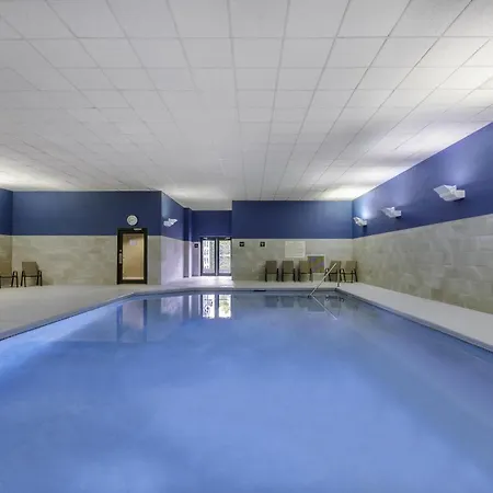Hampton Inn East Aurora-3