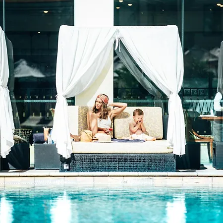 Imperial Hotel Gold Coast-3