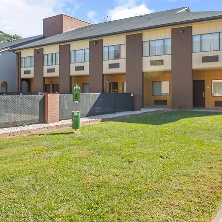 Quality Suites Hickory South-2