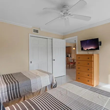 Park Shore Resort By Mike Z Rentals (Adults Only)-2