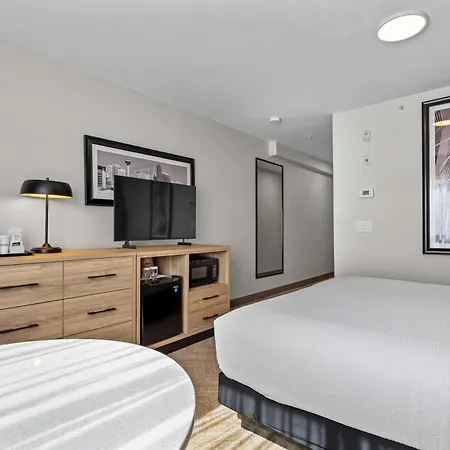 Sandman Hotel & Suites Calgary West-2