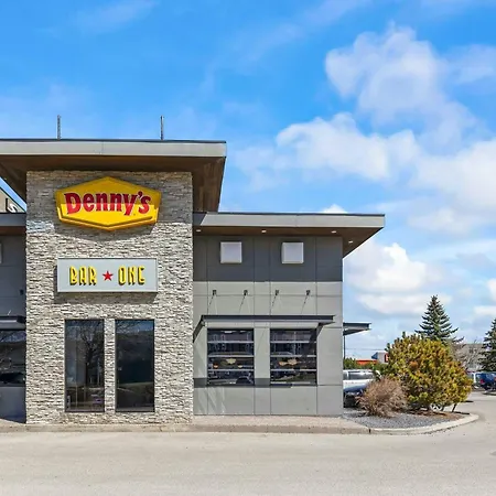 Sandman Hotel & Suites Calgary West-3