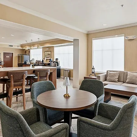 Best Western Plus Hannaford Inn & Suites-3