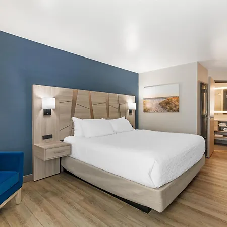 Best Western Plus, The Inn At Hampton-2