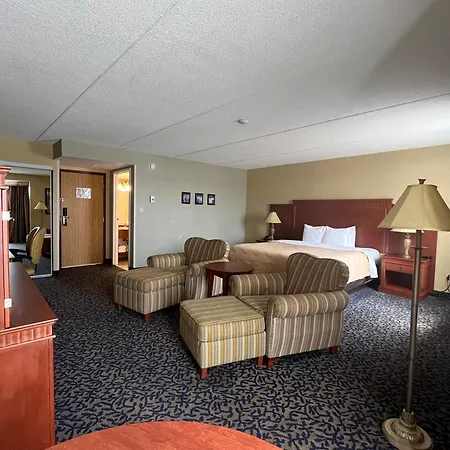 Quality Inn & Suites Bay Front-2