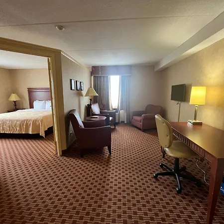 Quality Inn & Suites Bay Front-3