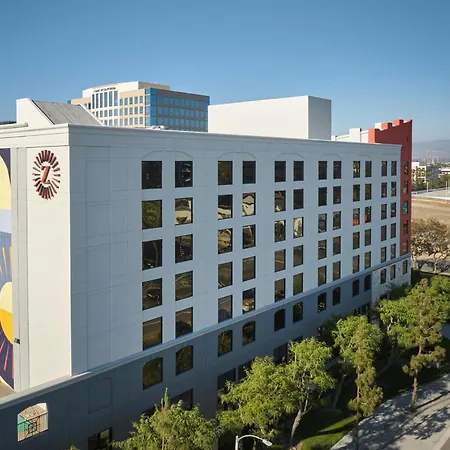 Hotel Zessa Orange County Airport, A Doubletree By Hilton-3