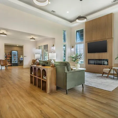 University Park Inn & Suites, An Ascend Collection Hotel-3