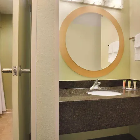 Park Inn By Radisson Albany-3
