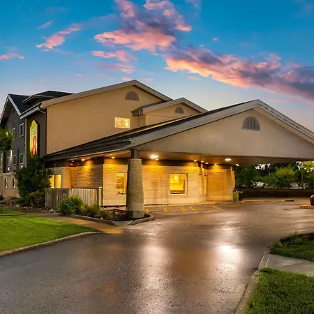 Super 8 By Wyndham Winnipeg West-2