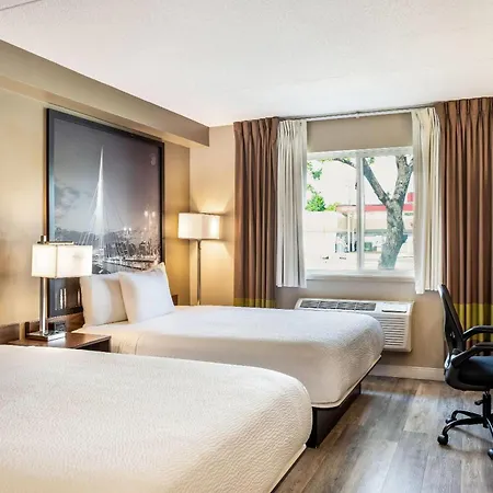 Super 8 By Wyndham Winnipeg West-3