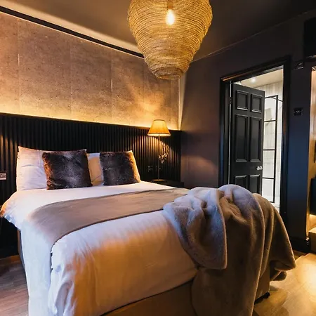 Derwent Manor Boutique Hotel-3