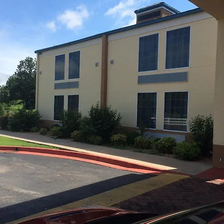 Days Inn & Suites By Wyndham Tahlequah-2