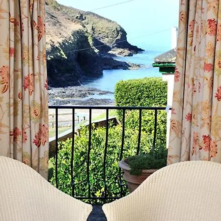 Port Gaverne Hotel-3