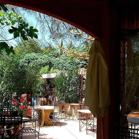 Hotel Les Mazets Des Roches-2