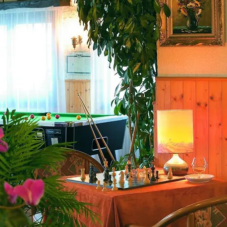 La Petite Chaumiere-2