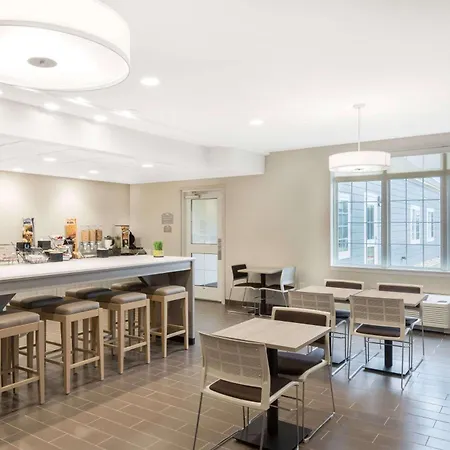 Microtel Inn & Suites By Wyndham Perry-2