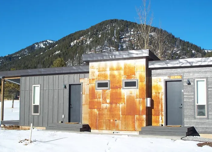 Terra Nova Cabins