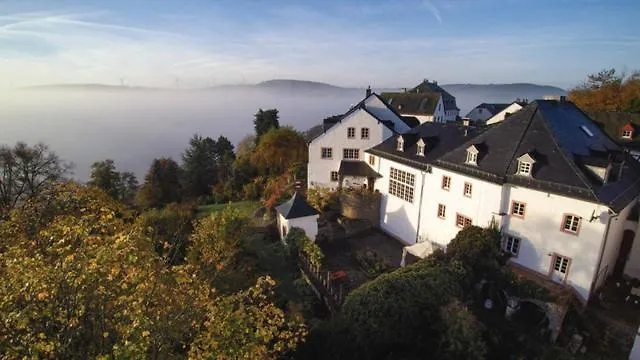 Burghaus&Villa Kronenburg