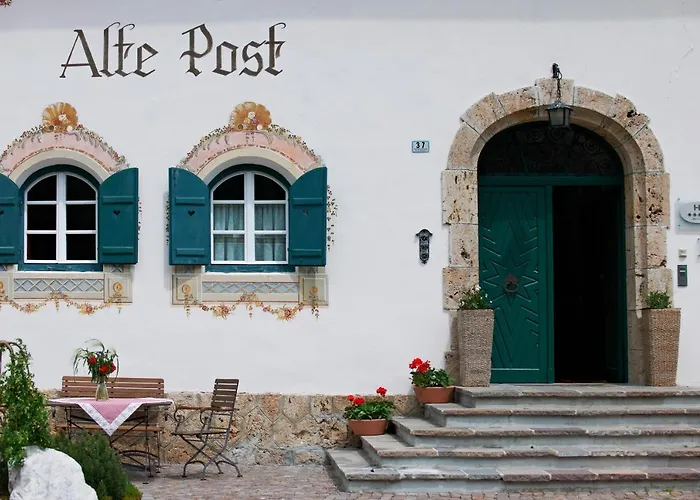 Hotel Dolomitenhof & Chalet Alte Post Sexten