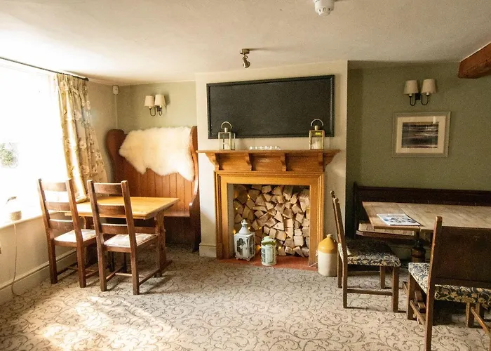 The Red Lion Arlingham