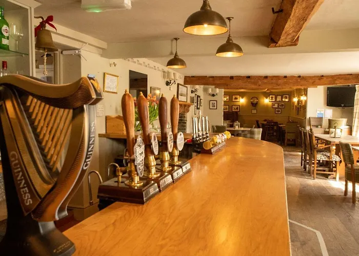The Red Lion Arlingham