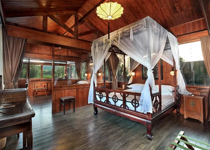 Yangshuo Mountain Retreat